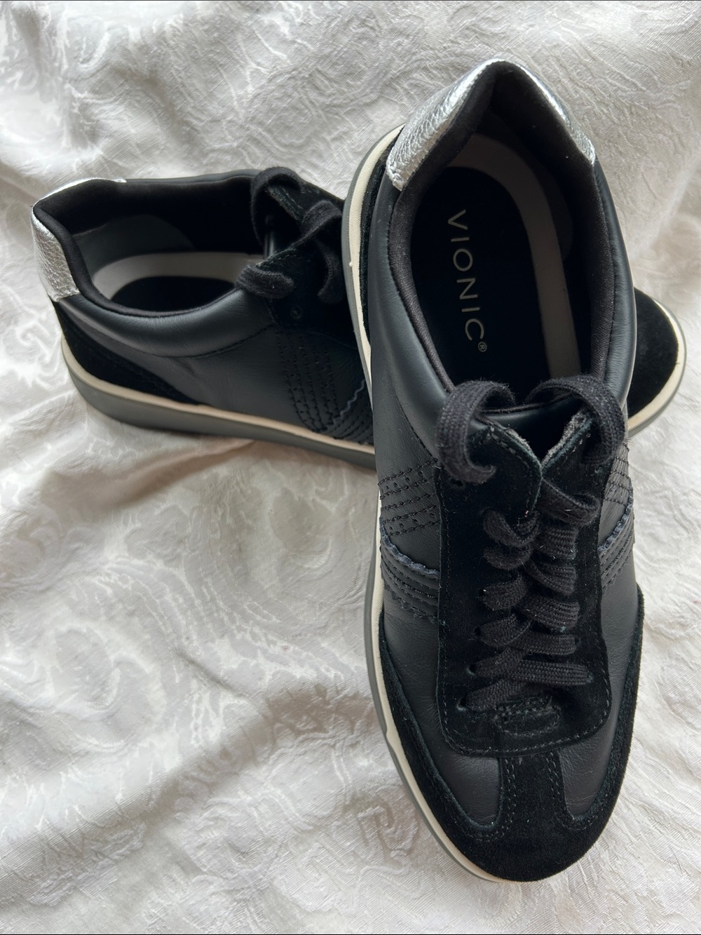 Vionic BlackSneakers - City  Walker